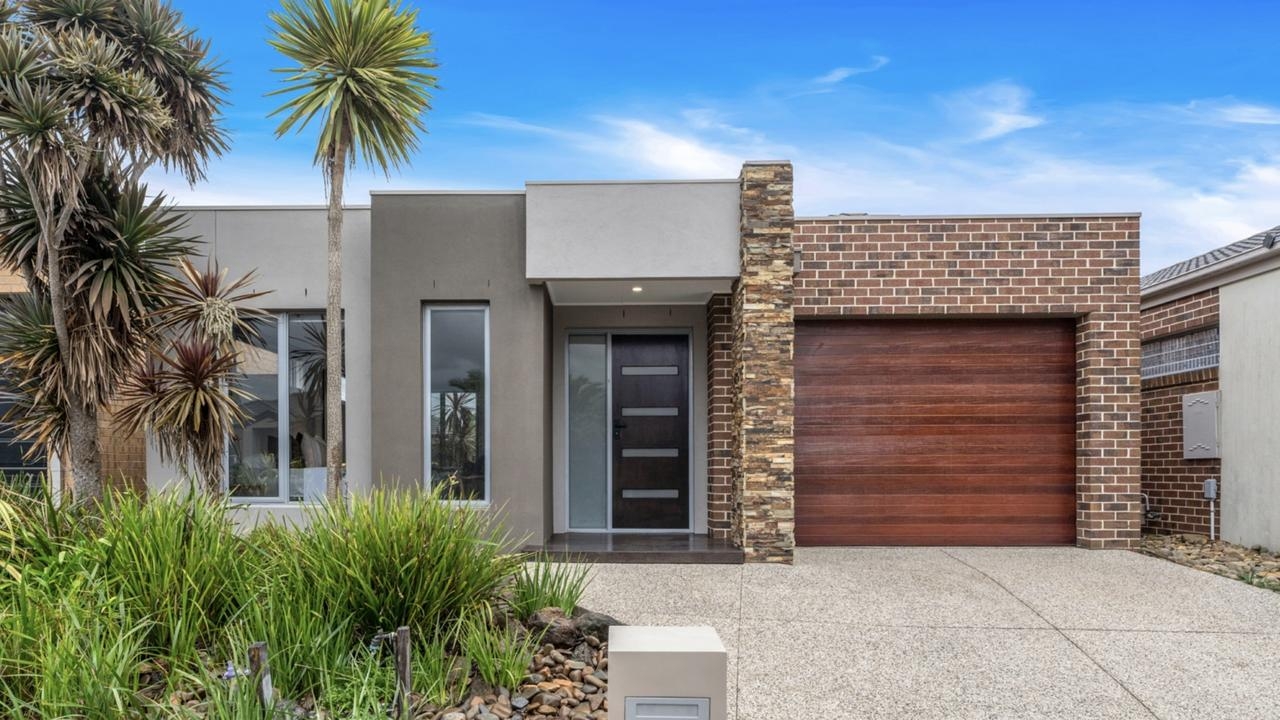 Craigieburn family home sells $71,000 above price guide as first homebuyers battler at auction