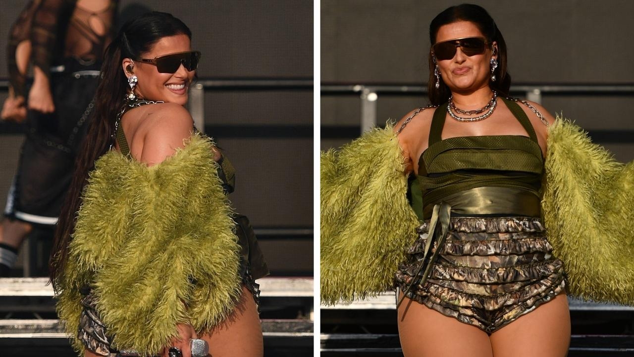 Fans love singer Nelly Furtado's stunning new look