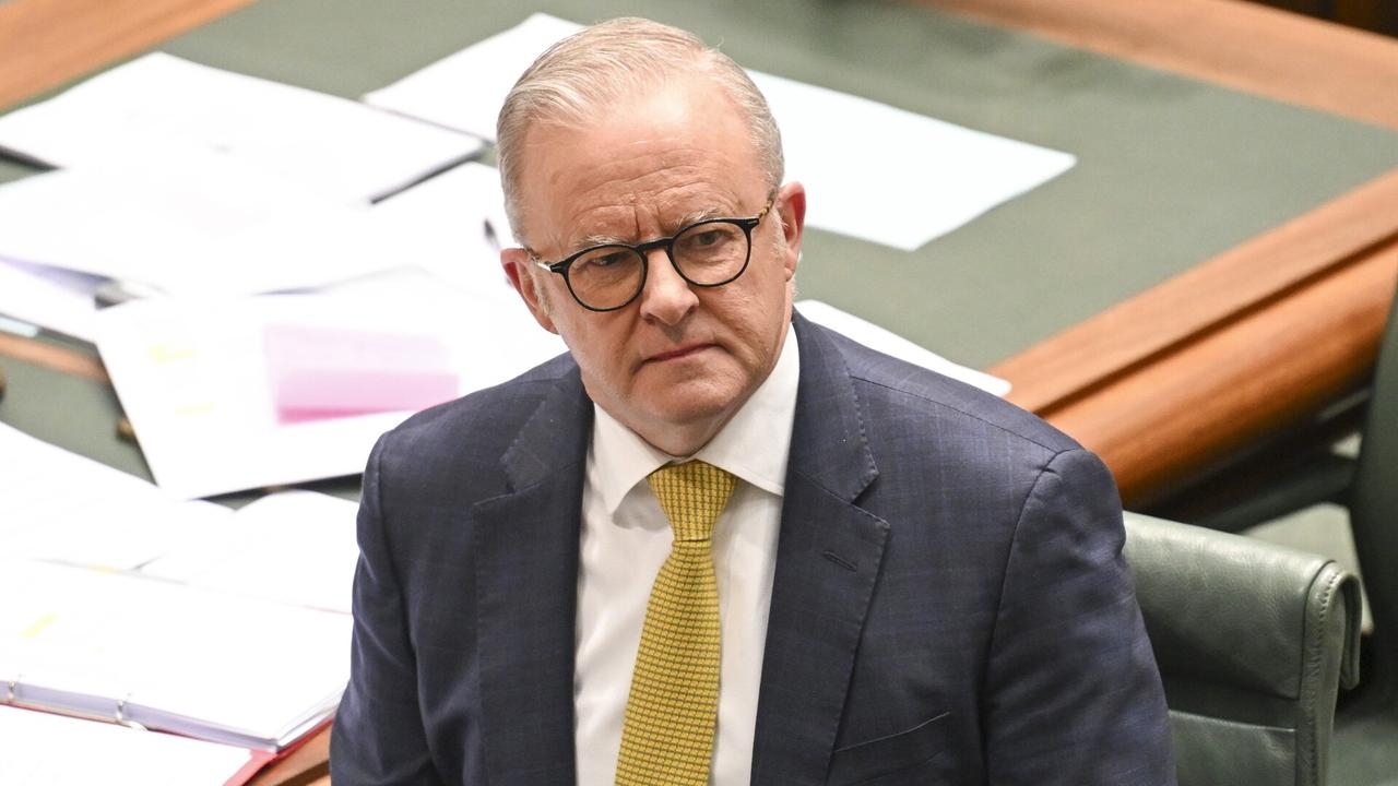 ‘Just a PR stunt': Labor to host economic roundtable as productivity falls