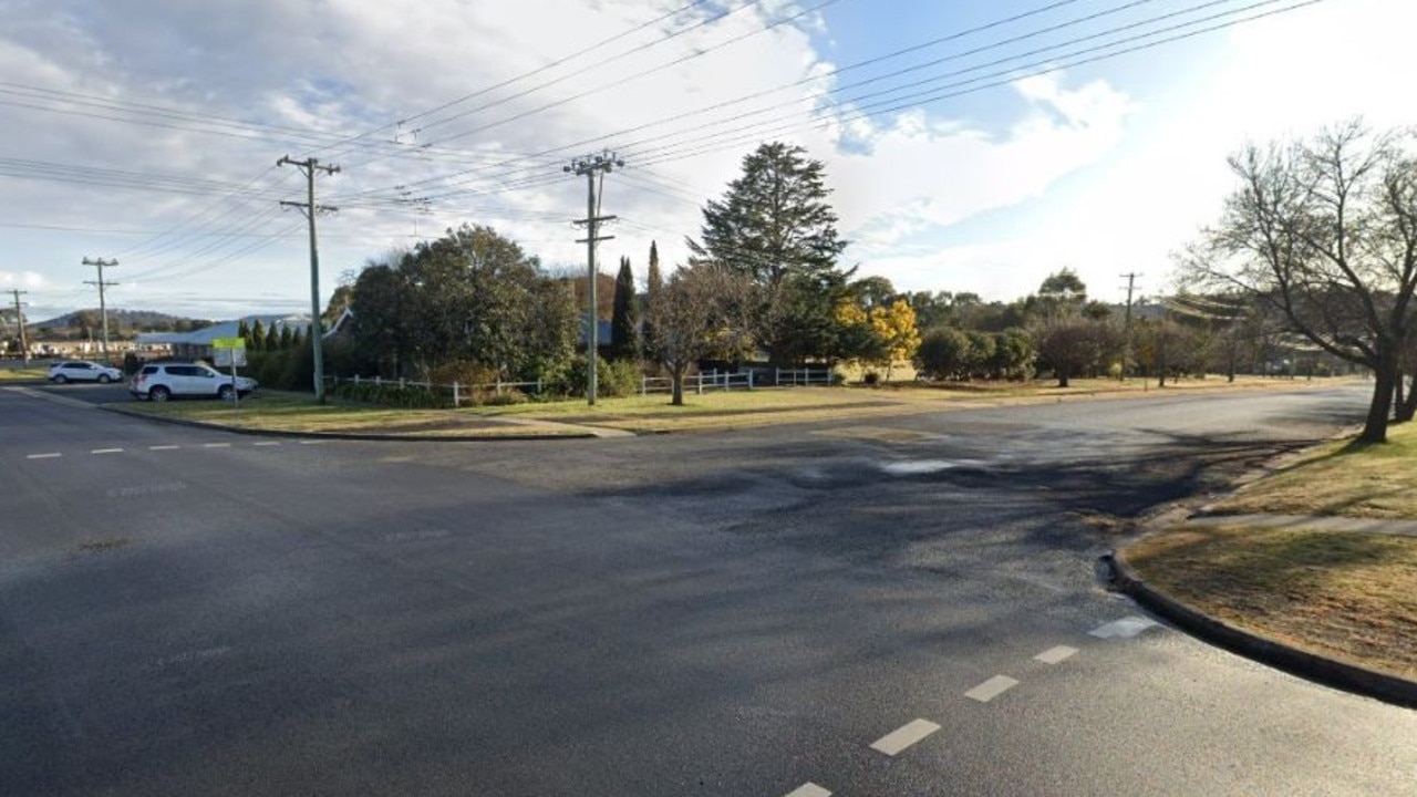 Man arrested after allegedly stabbing two women, threatening man in Uralla, NSW