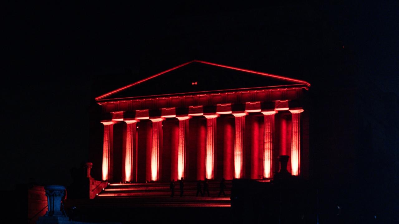Hecklers take aim at Welcome to Country during Melbourne Anzac Day dawn service