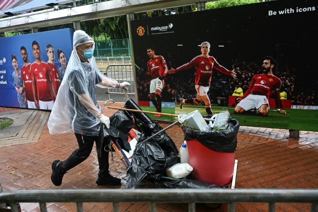 Man Utd stretch loyalty of 'numbed' Chinese fans to the limit