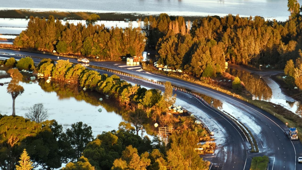 Pacific Highway flood closure leaves driver stranded for hours in NSW