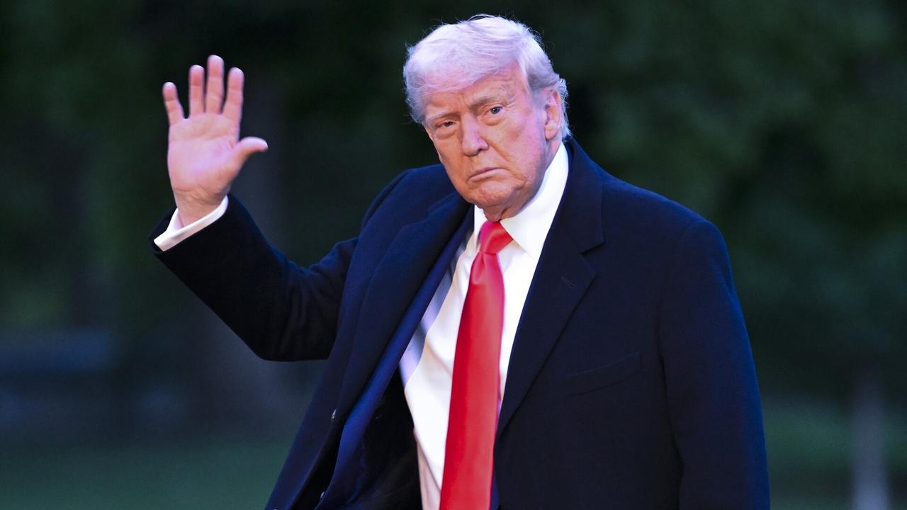 US federal appeals court temporarily reinstates Trump's tariffs