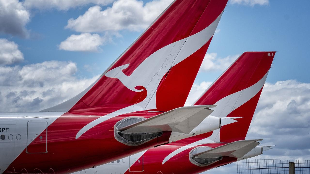 Qantas announces direct flights between Newcastle and Perth, reinstates Perth-to-Hobart service