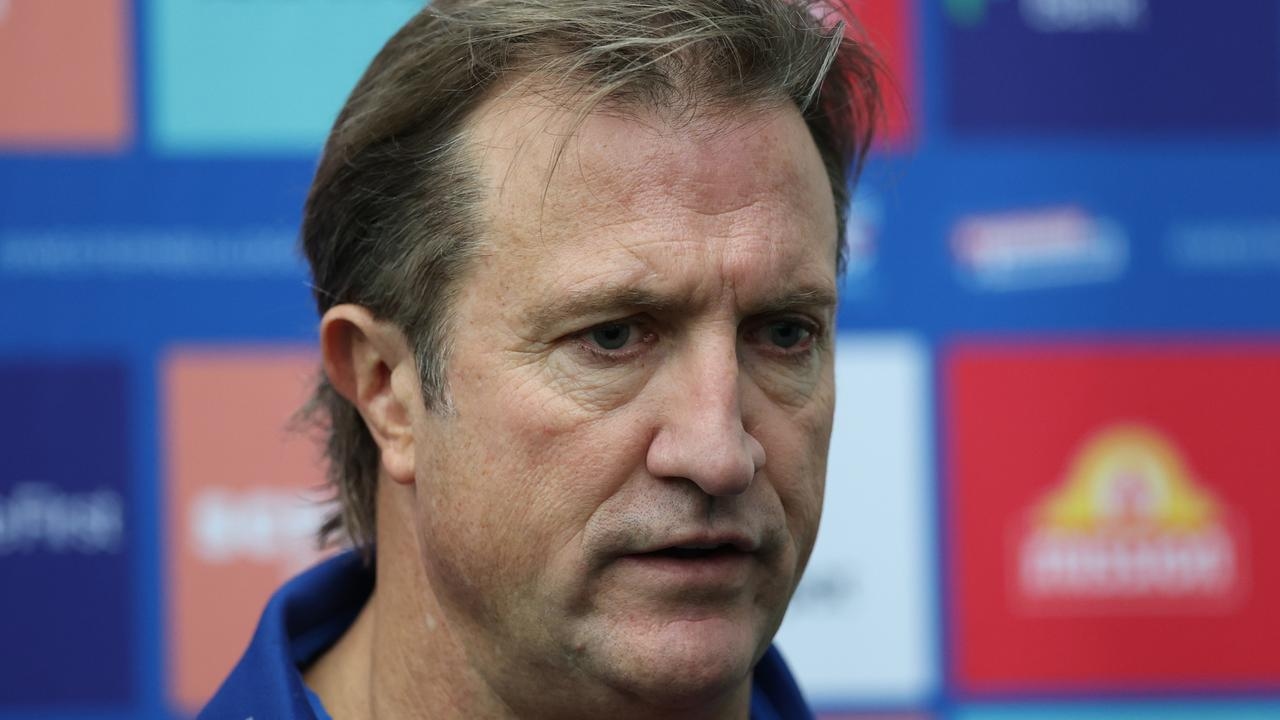 Luke Beveridge happy for players to publicly recruit opposition players to the Western Bulldogs