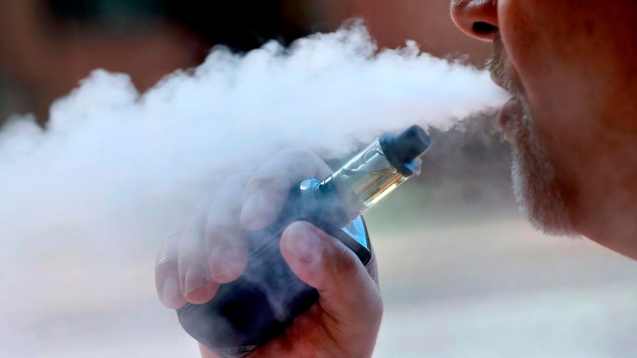Government's vape scheme pushes young Aussies to turn to black market sellers