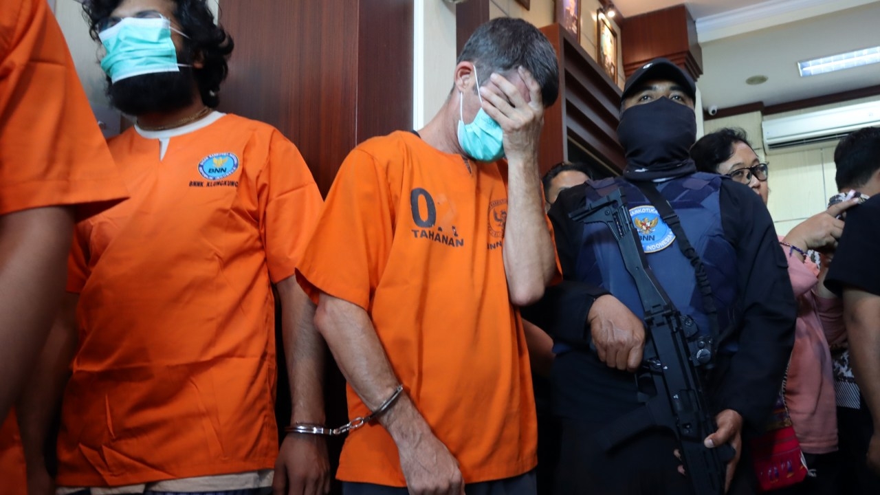 Australian man holds head, appears to cry in public appearance after being arrested in Bali on drug allegations