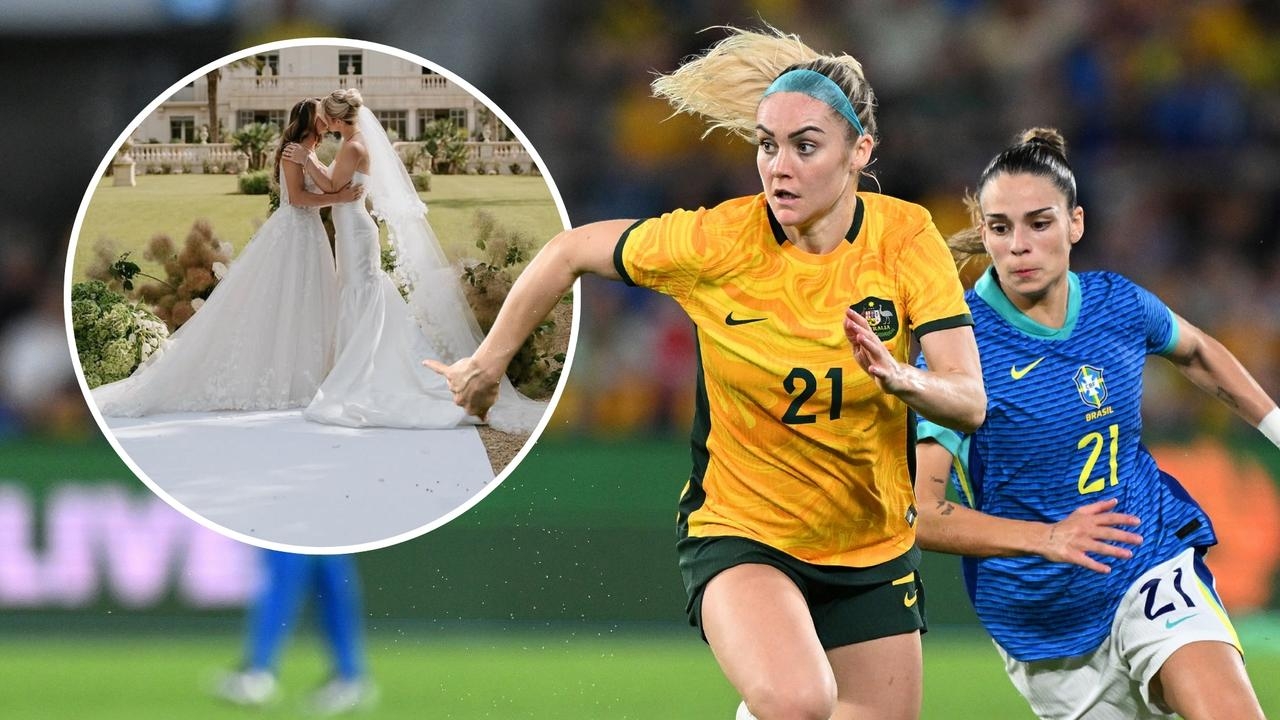 Matildas star Ellie Carpenter ties knot with Dutch football Danielle van de Donk in stunning wedding