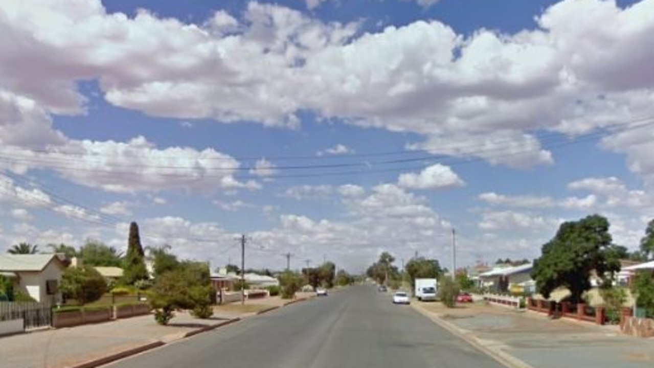 Boy, 12, assisting police after 36yo man fatally stabbed at Broken Hill