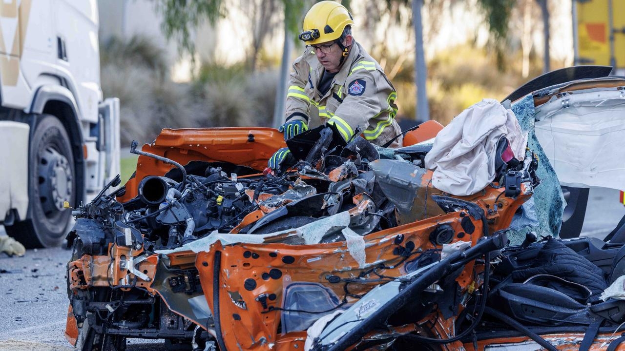 Passenger dies in crash with parked car in Melbourne