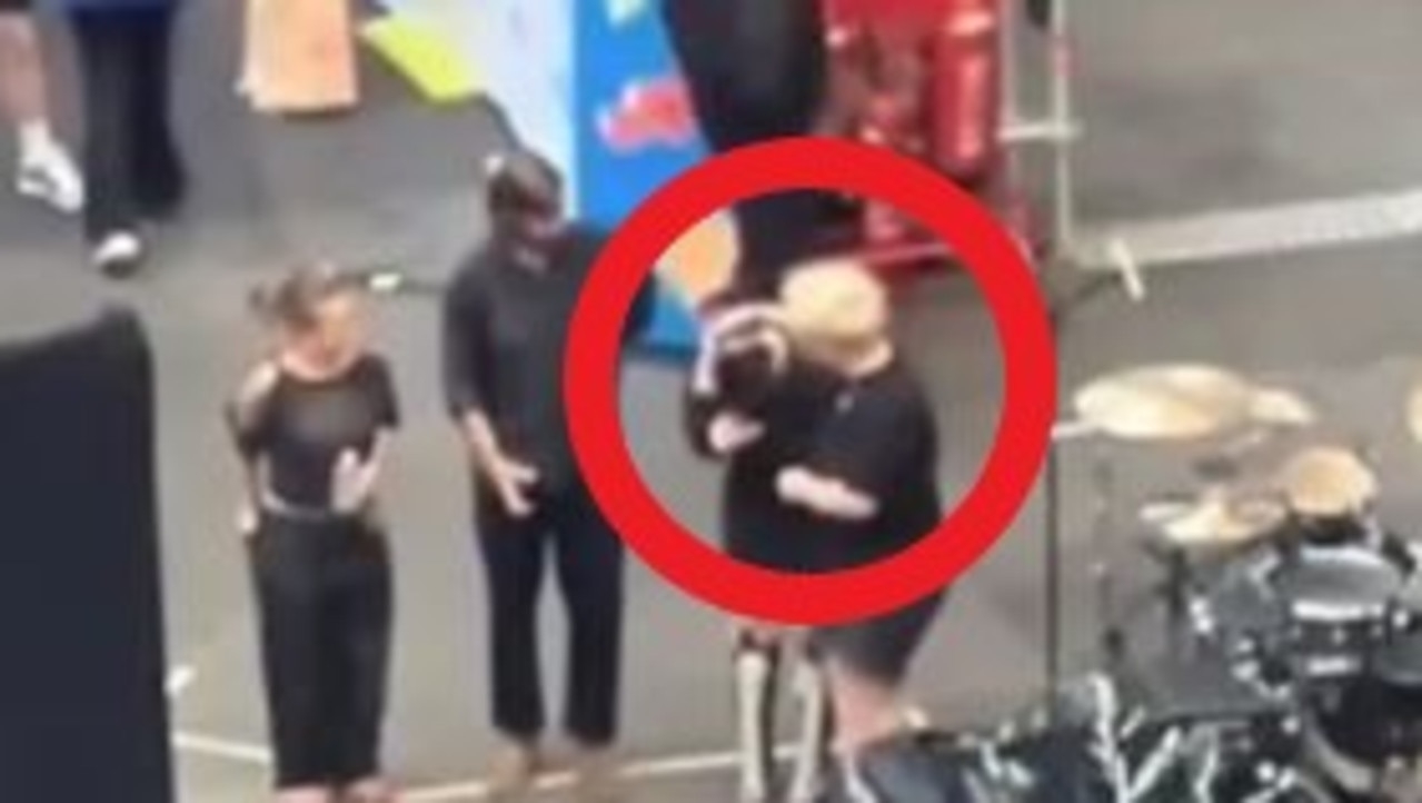 Heartbreaking moment Lola Young breaks down in tears after leaving the stage