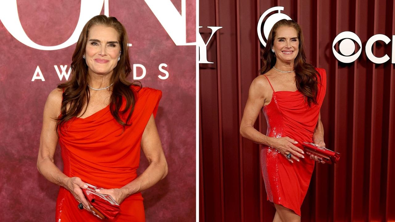 Ageless star looks ridiculous on red carpet