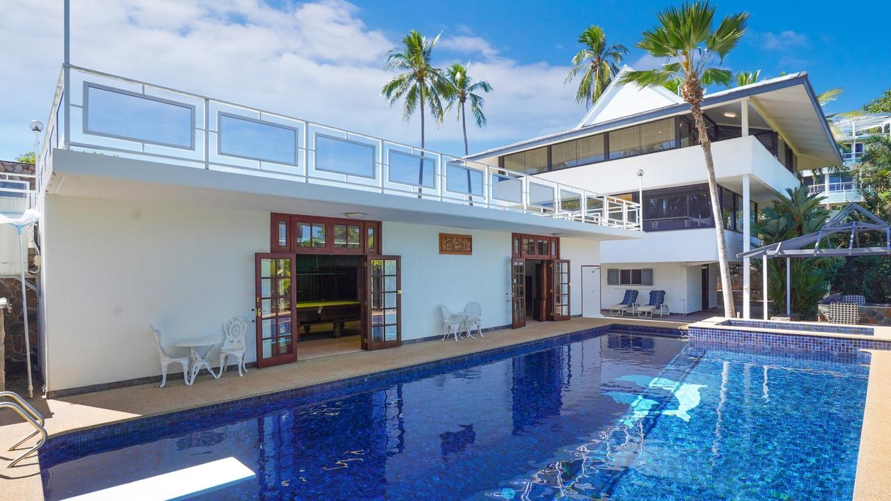 Darwin icon going under the hammer