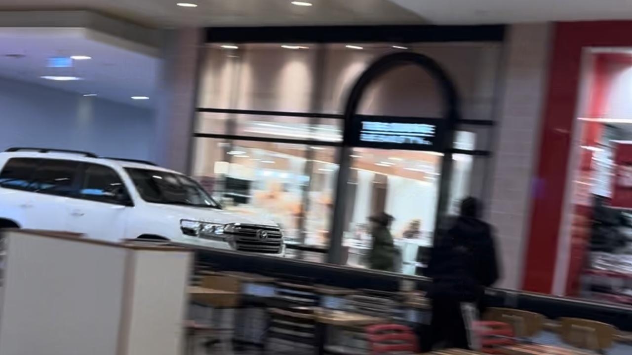 Northland shopping centre Land Cruiser stolen from Ivanhoe East home