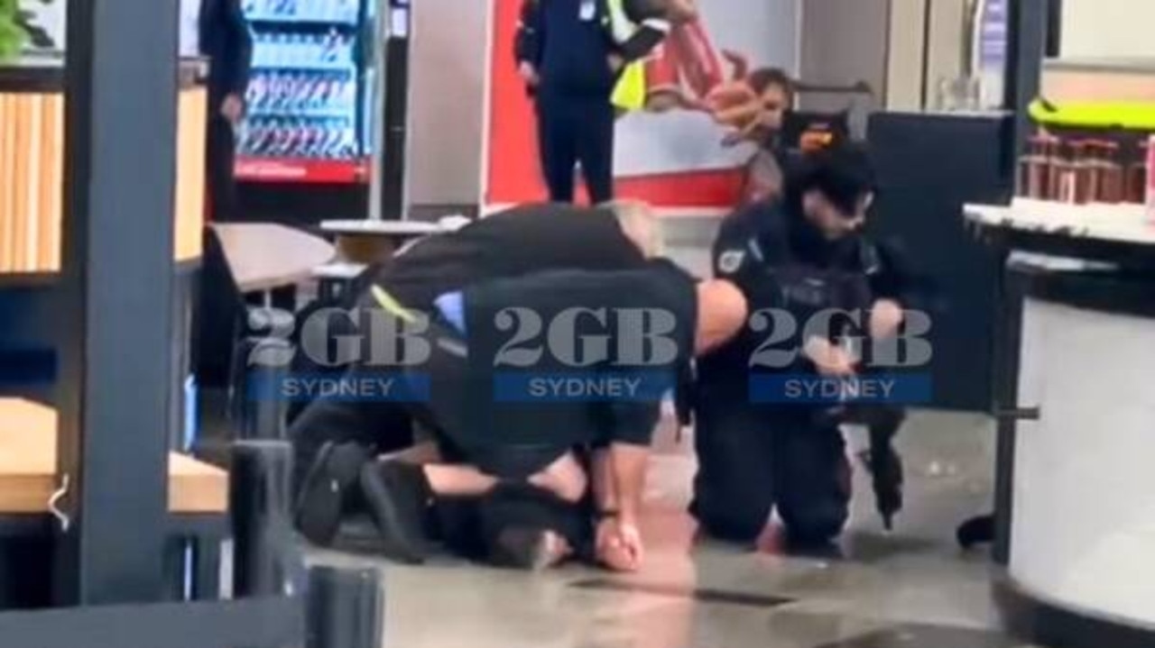 Sydney Airport lockdown after person arrested by police