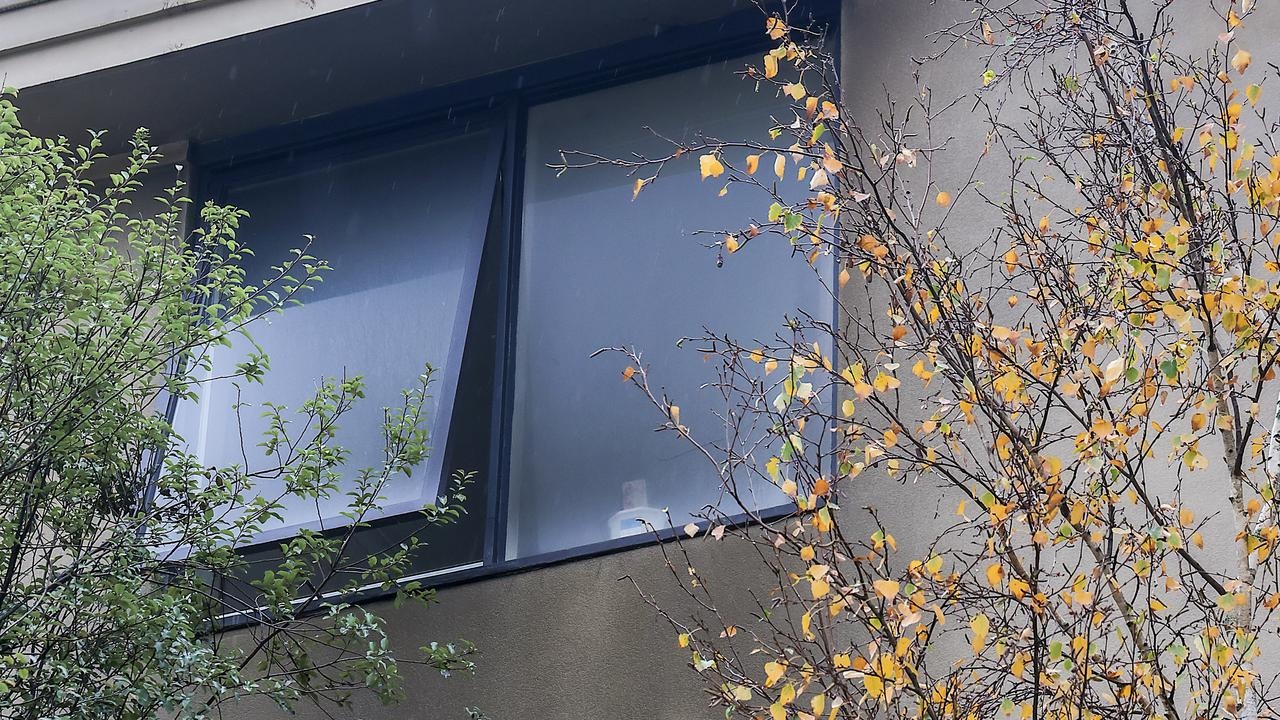 Box Hill, Melbourne: Person killed as fire rips through apartment building