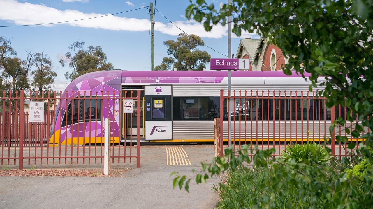 V/Line commuters left behind in myki smartphone, credit card upgrade