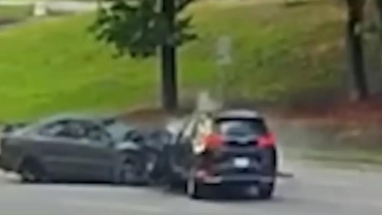 Moment husband allegedly tries to kill wife, himself in deliberate head-on car crash