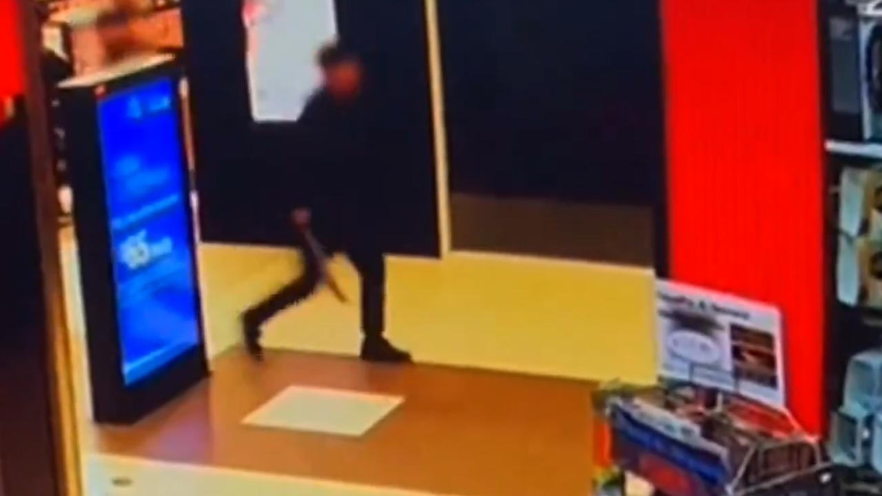 Teens with machetes send Melbourne shops into lockdown