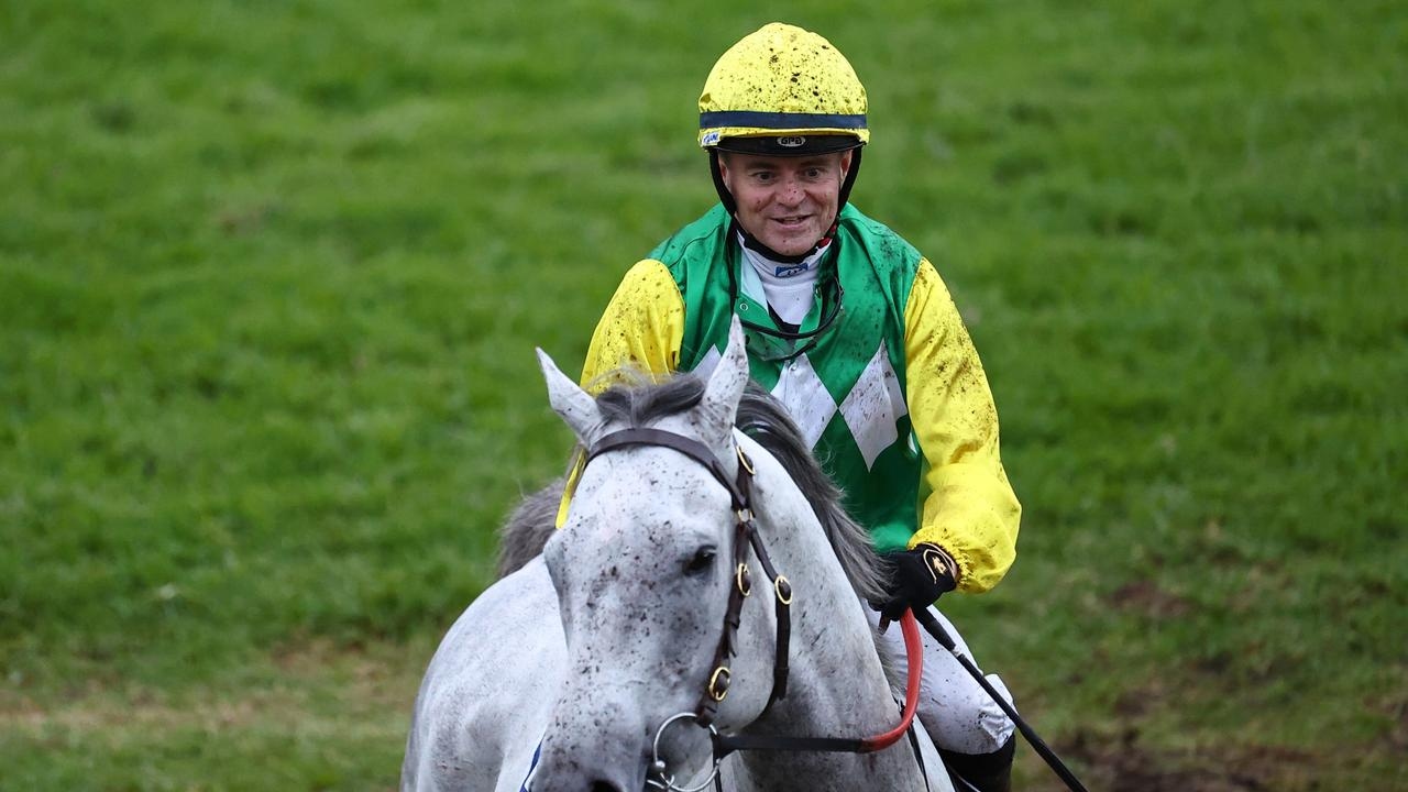 Prolific NSW jockey Darryl ‘Digger' McLellan retires due to shoulder injury