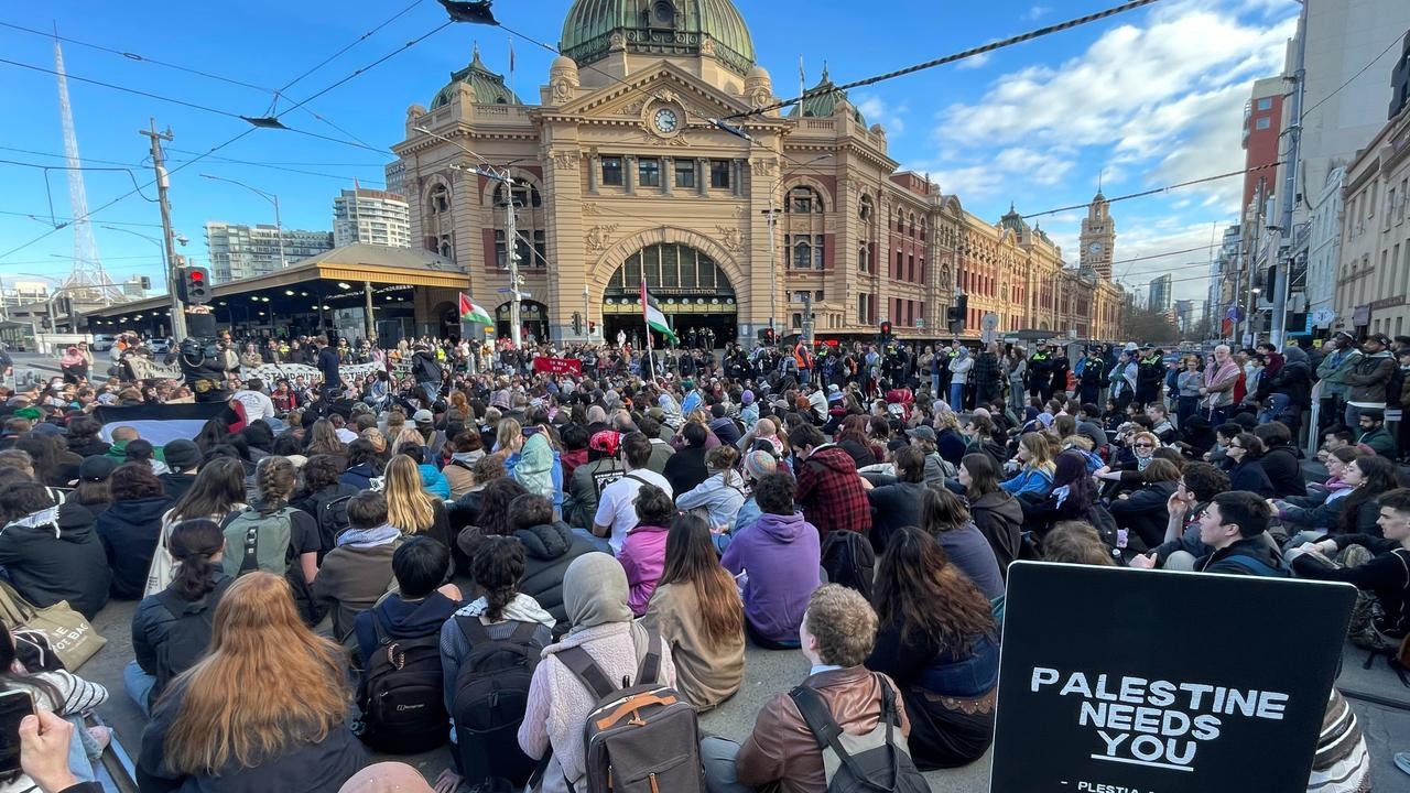 Melbourne students protesting against the Gaza conflict block the city