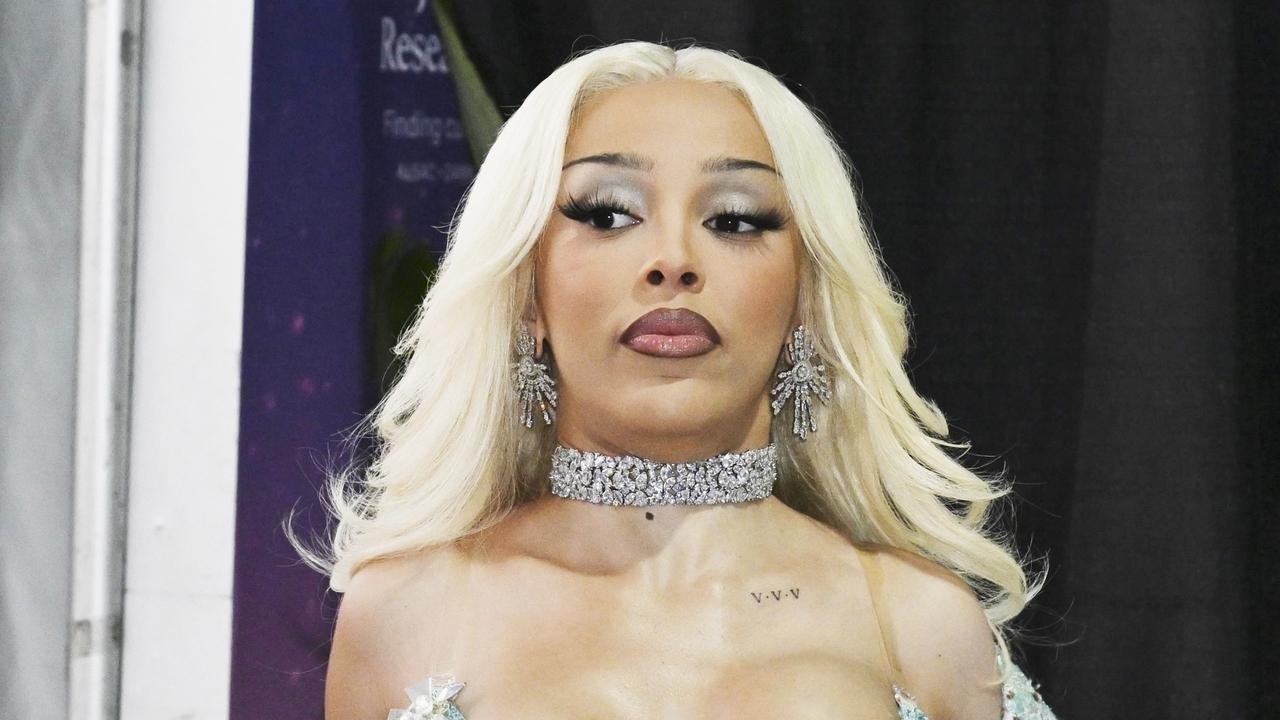 Doja Cat unrecognisable as she risks wardrobe malfunction at concert: ‘Don't clock my implant'