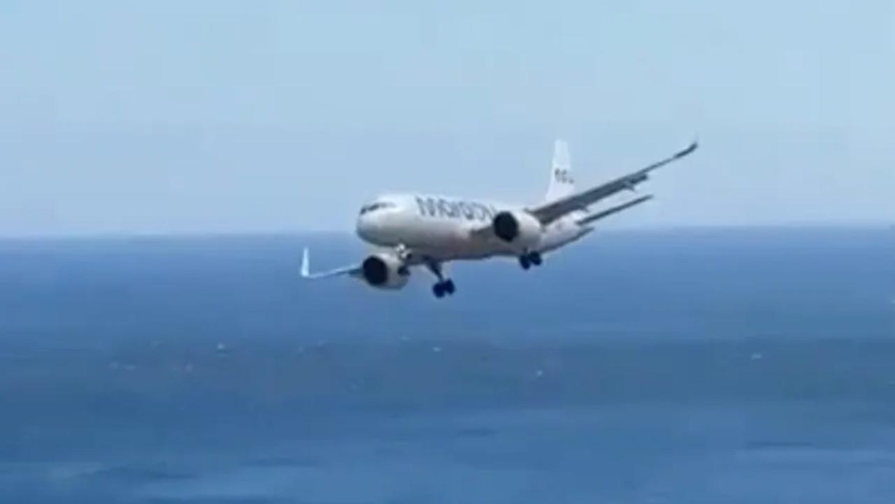 Scary moment plane bounces during landing