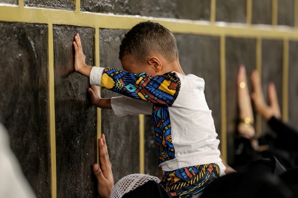 Muslim pilgrims 'stone the devil' as hajj concludes in Saudi