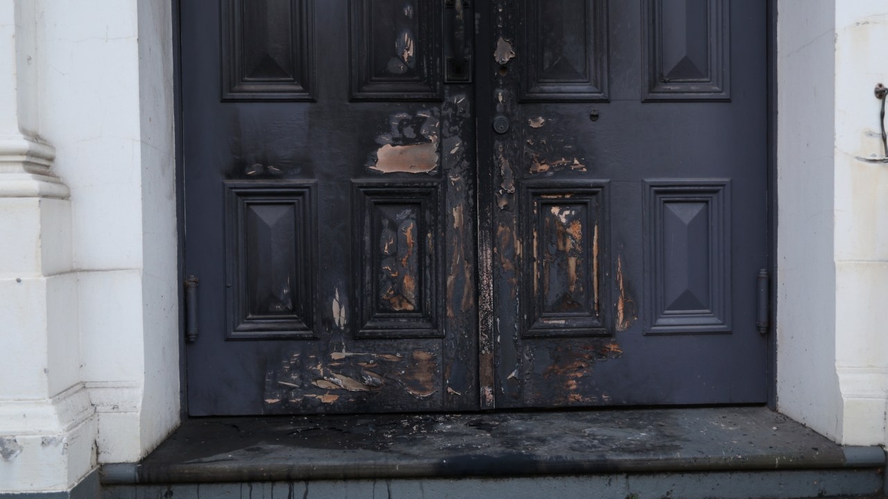 Police investigating after suspicious fire at synagogue in East Melbourne while about 20 people inside