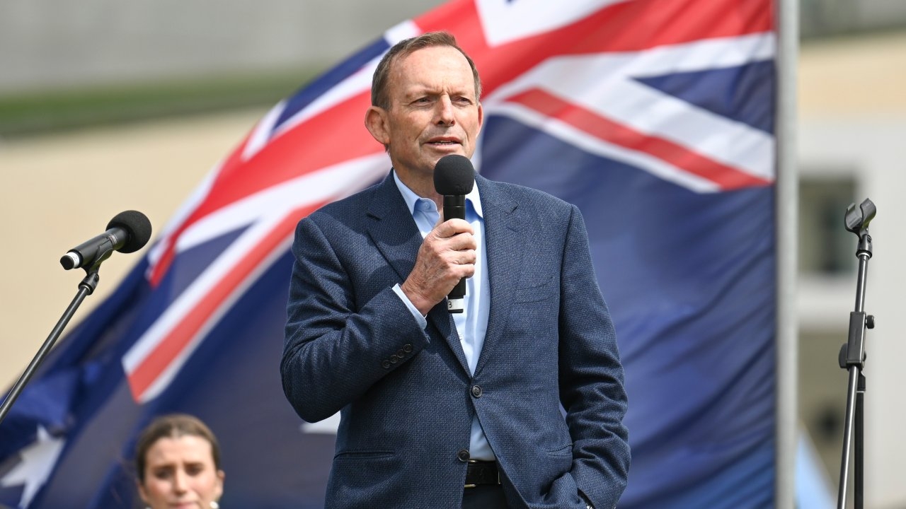 Tony Abbott lashes Welcome to Country ceremonies, says they 'single out' Indigenous Australians for special treatment in wake of Anzac Day protests