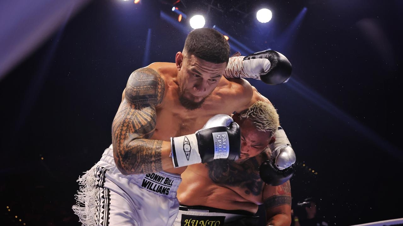 Former heavyweight world champion weighs in on Gallen-SBW two-minute round fiasco