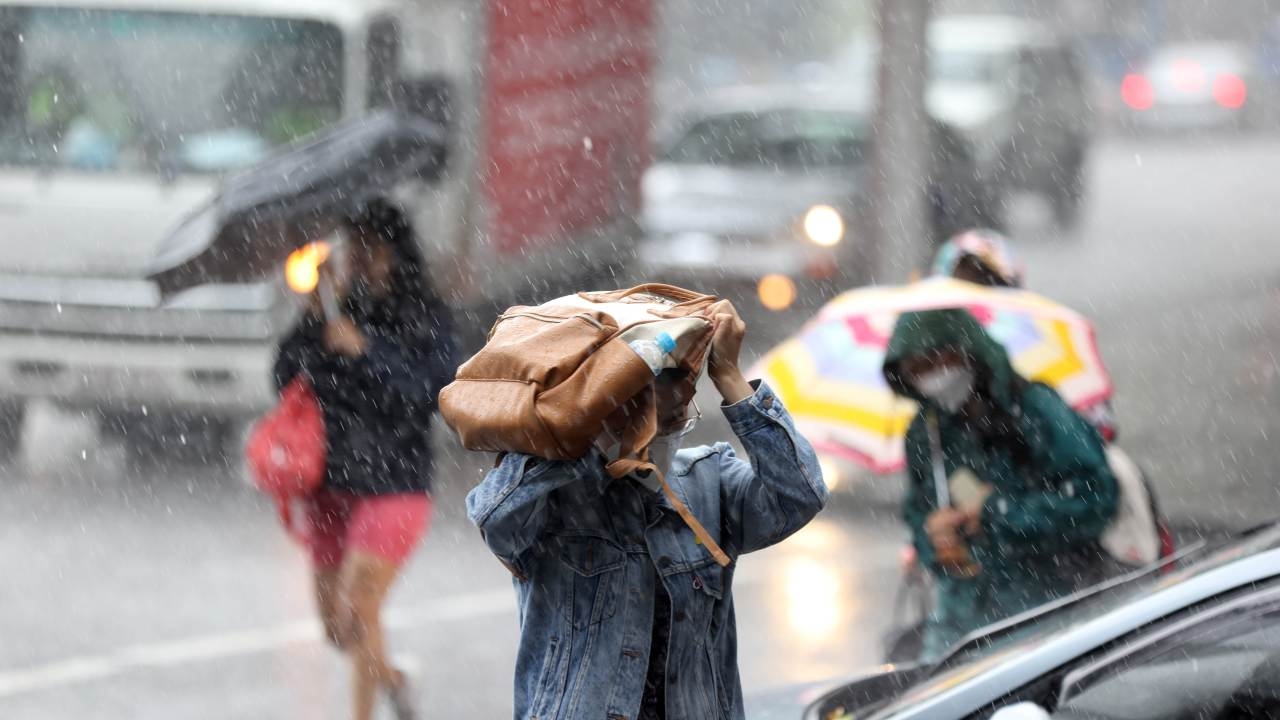 ‘Exceptionally heavy rain': Queensland and Western Australia set to face colossal showers as nail biting temperatures blanket south-east