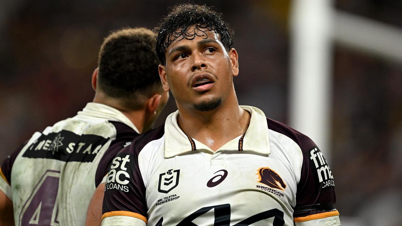 Selwyn Cobbo set to walk out on Broncos as massive bomb drops