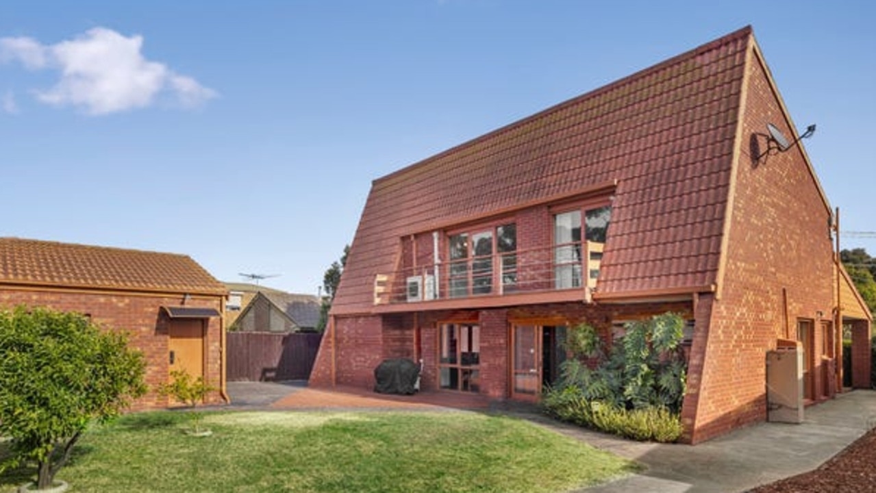 Couple who queued for eight days to buy Melbourne land sell up