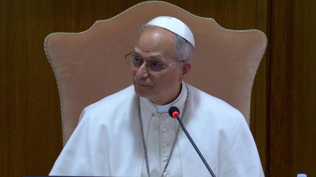 Leo XIV, new pope and 'humble servant of God', visits Francis's tomb