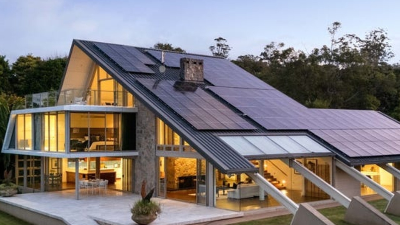 Dreamworld founder's Hinterland retreat hits the market