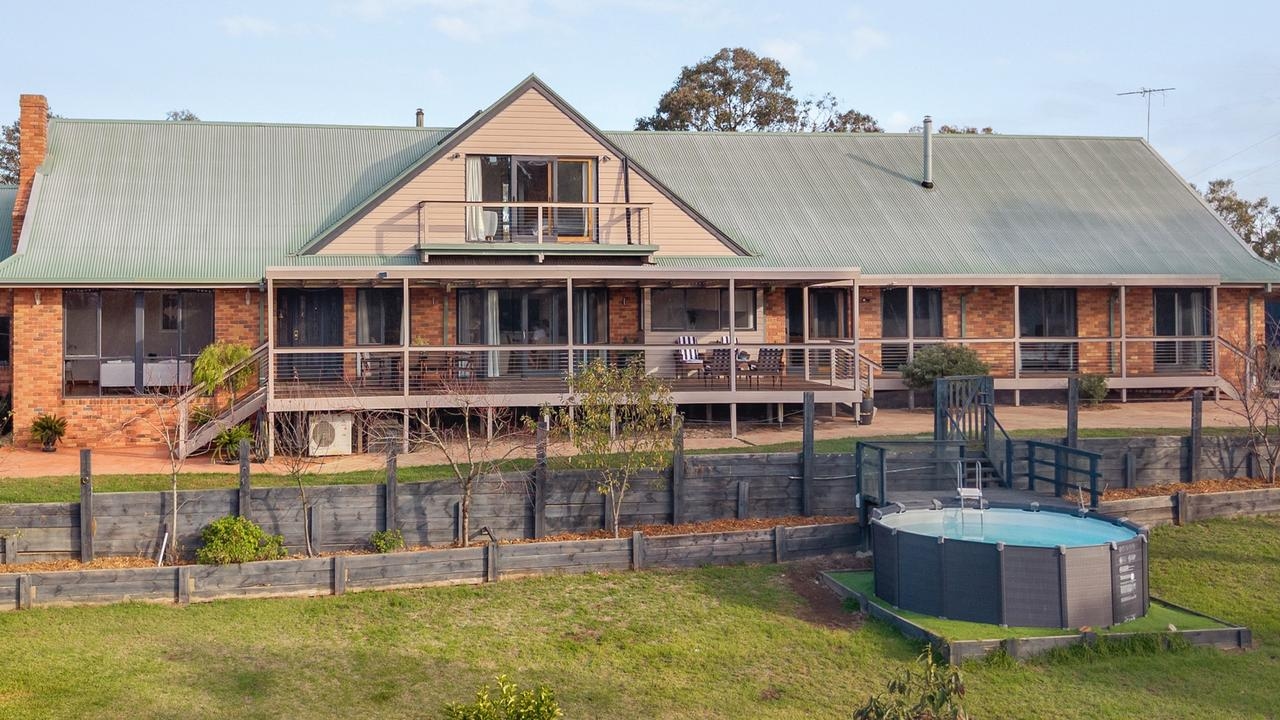 Melbourne mansion with three homes and wedding set up