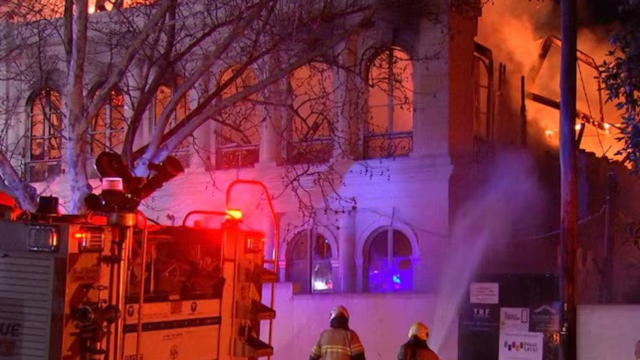 Massive mansion destroyed by fire in affluent Melbourne suburb