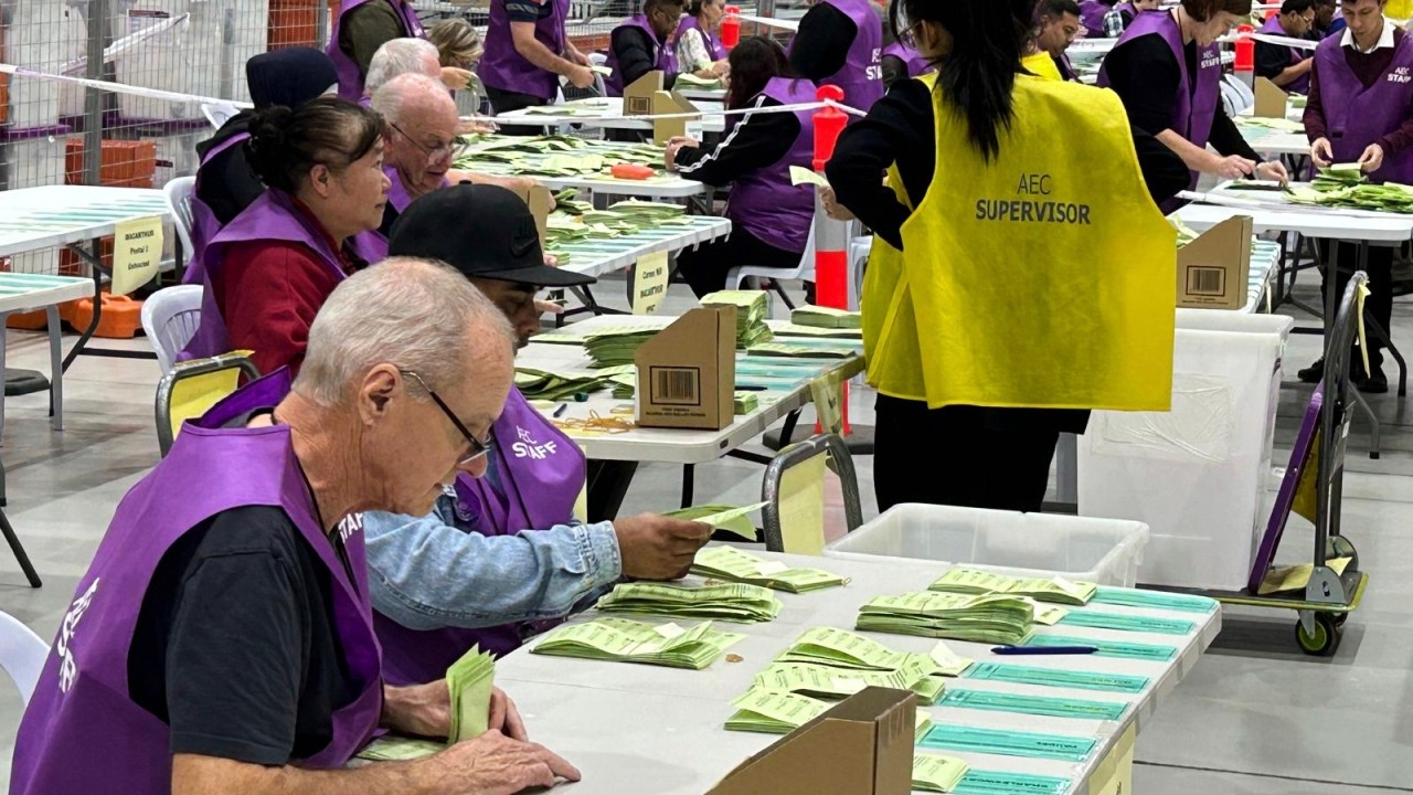 Nine political correspondent Paul Karp spoken to by Australian Election Commission after being signed in as Greens scrutineer
