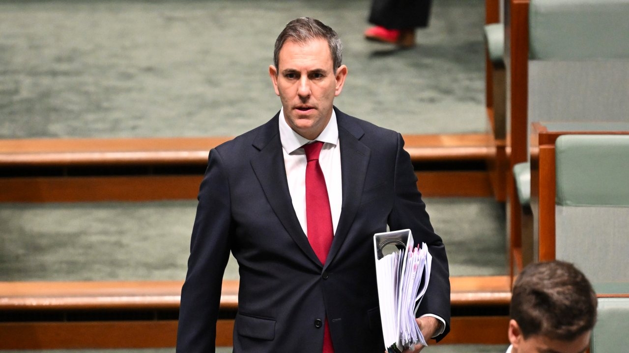 Big business in Jim Chalmers' sights as Treasurer weighs new cashflow tax on Australia's largest companies
