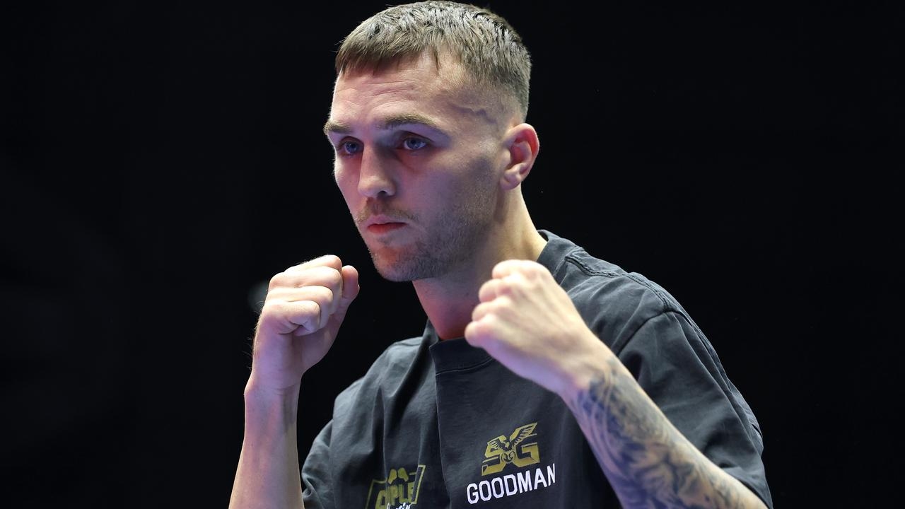 Aussie Sam Goodman taking on a total black out in preparation for world title showdown