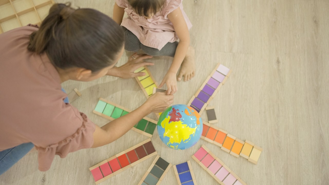 Administrative delays allowed male childcare educator in Victoria to work with children for nearly a year despite inappropriate conduct allegations