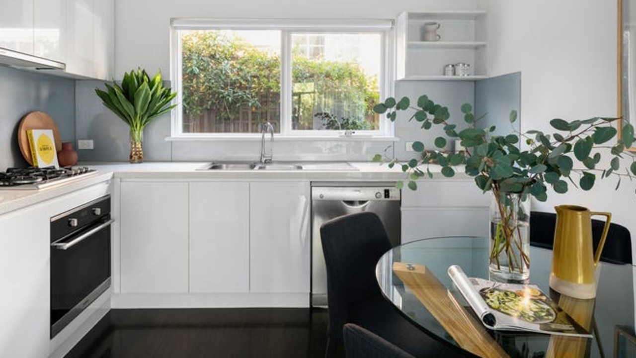 Hawthorn: Home inspected by 200 people snapped up