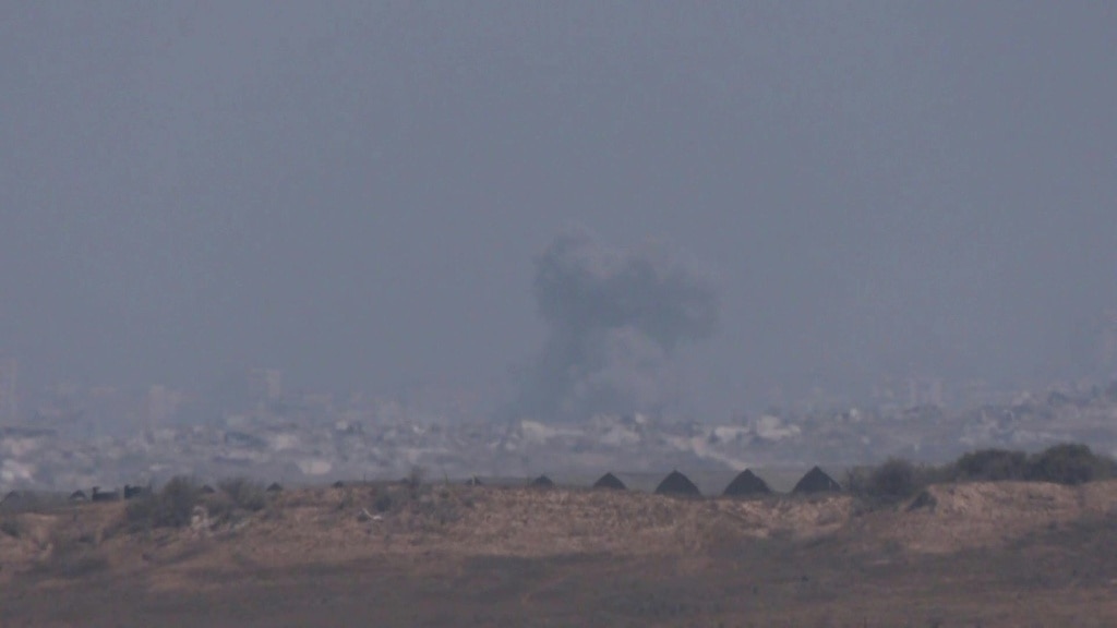 Food arrives in Gaza after Israel pauses some fighting