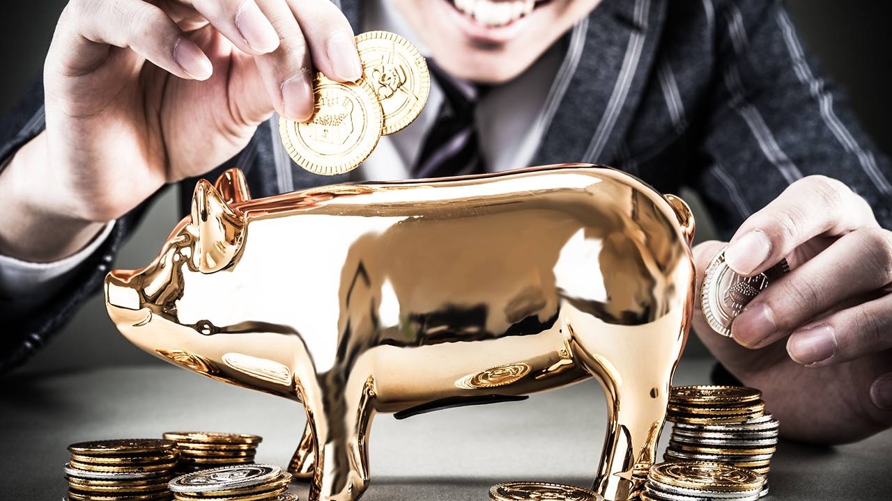 Top 10 at 11: Gold stocks prop up ASX after shaky start to trade