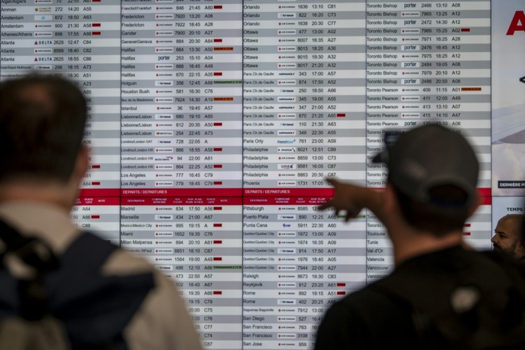 Canada moves to halt strike as hundreds of flights grounded