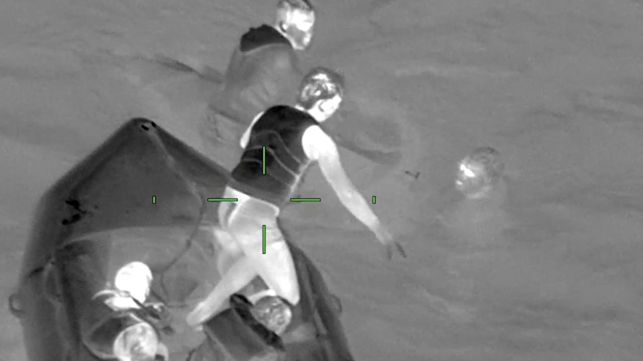 Dramatic moment three fishermen rescued from sunken boat at Barwon Heads, Victoria
