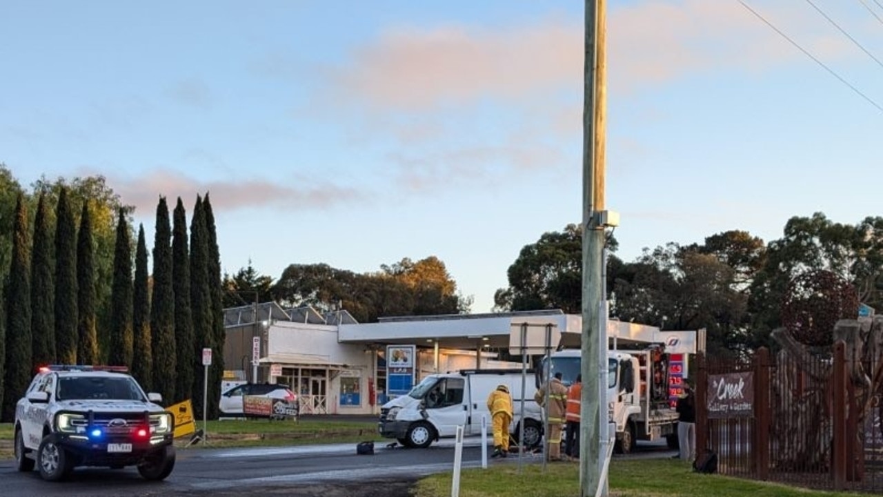 Anglesea Rd closed after truck, van crash at Freshwater Creek