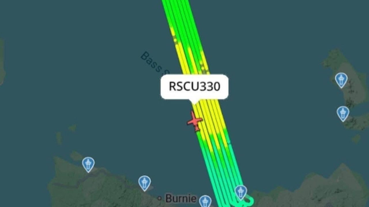 Urgent search launched after two Tasmanians disappear in plane crossing Bass Strait